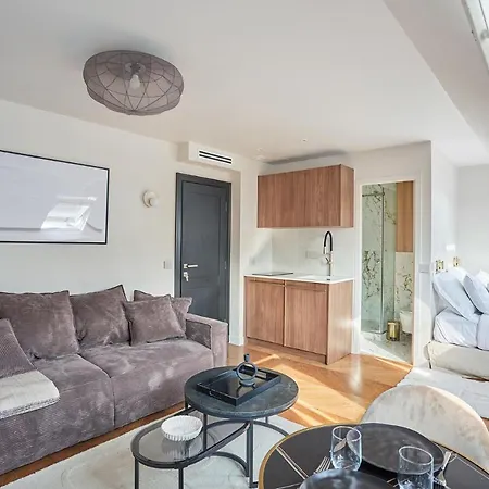 Centre De By Prestige