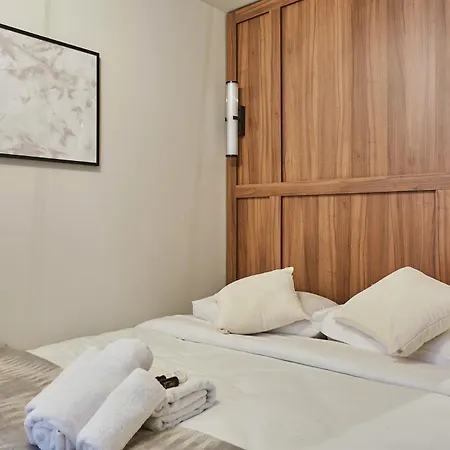 Centre De By Prestige * Parijs