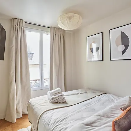 Centre De By Prestige * Parijs