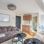 Centre De By Prestige