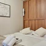 Centre De By Prestige * باريس