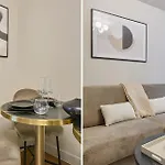 Centre De By Prestige * باريس