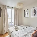 Centre De By Prestige * باريس