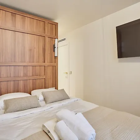 Centre De By Prestige * Parijs