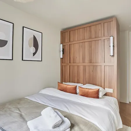 Centre De By Prestige