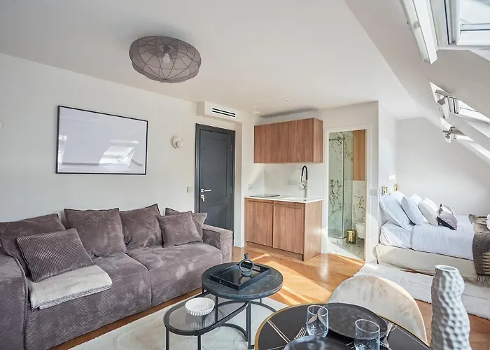 Centre De By Prestige