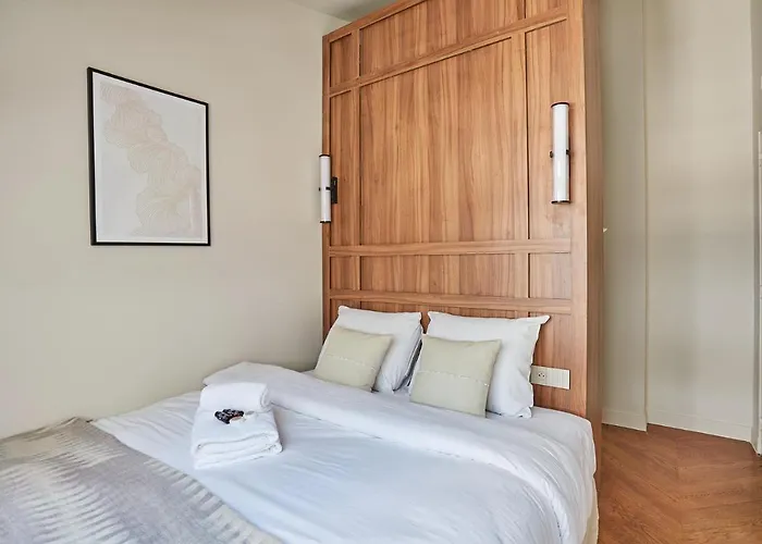 Centre De By Prestige