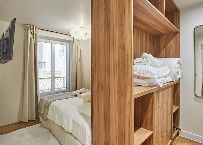 Centre De By Prestige * Parijs