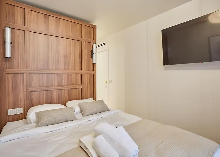 Centre De By Prestige * Parijs