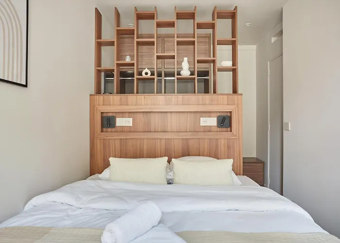 Centre De By Prestige