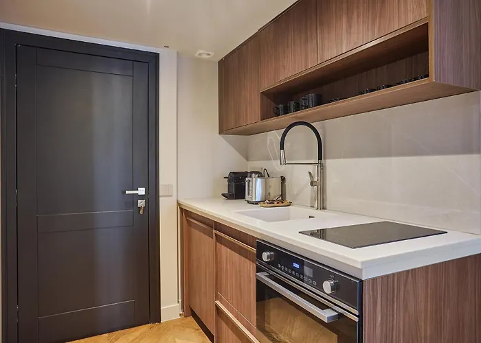 Centre De By Prestige