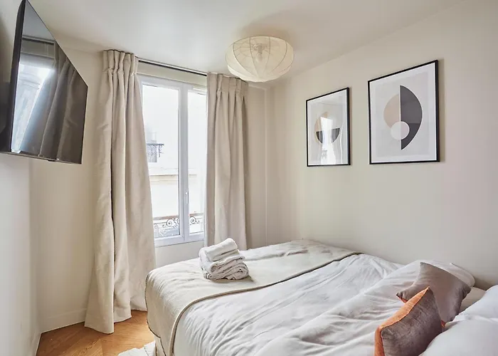 Centre De By Prestige * Parijs