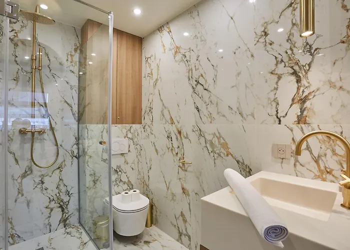 Centre De By Prestige